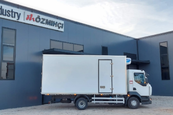 ANOTHER BOX WİTH COOLER UNIT UP TO RENAULT D10 CHASSİS.FİNAL ASSEMBLY TO OUR ALBANIA LOCATION.