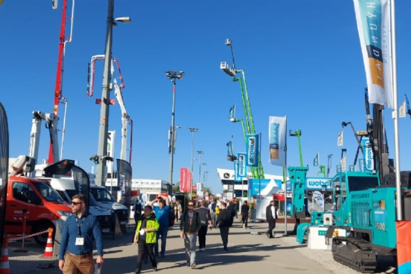 Notre personnel c'est dans l'exposition Bauma,