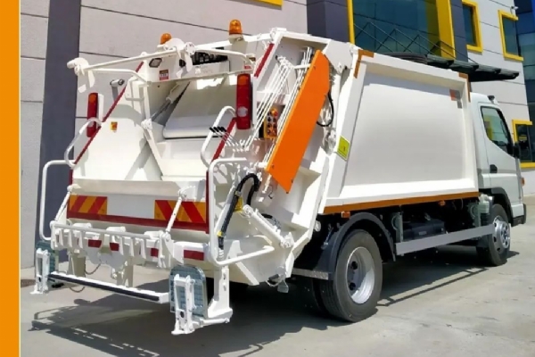 Export of 1 pcs 7 m3 garbage compactor with Mitsubishi Canter