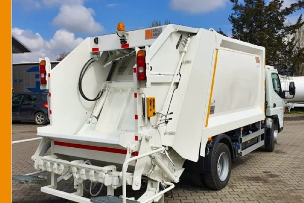 Exporter 1 pcs de compacteur de déchets de 7 m3 à Mitsubishi Canter