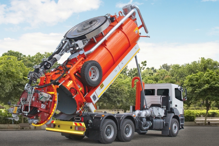 CAMIONS COMBINÉS DE JET DE CANAL ET D'ASPIRATEUR