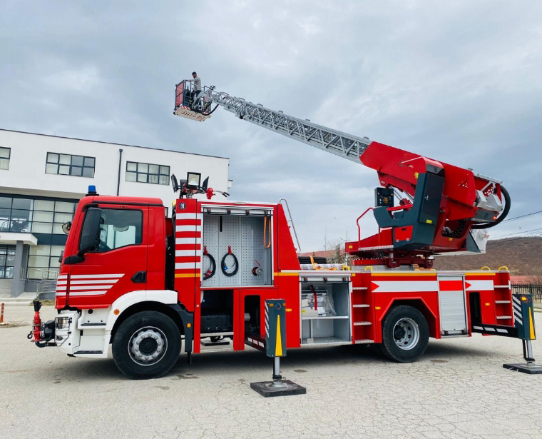 Hydraulic Turnable Ladders